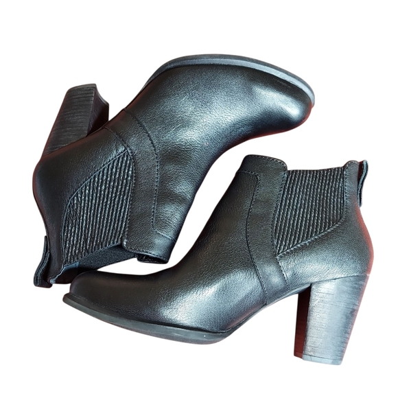 The UGG Cobie II Women’s Ankle Boots high heels Chelsea StyleExcellent Conditio - Picture 11 of 16